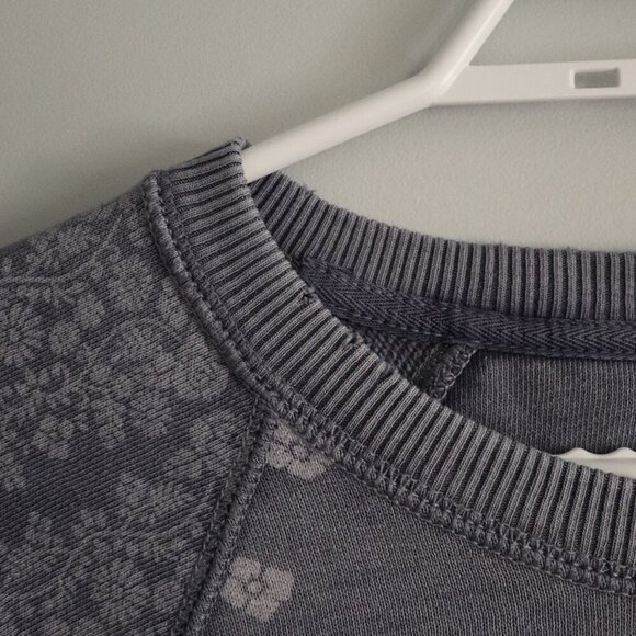 Aerie Women's XS Blue Floral Oversized Crewneck Stretch Pullover Raglan Sweater - Picture 4 of 13